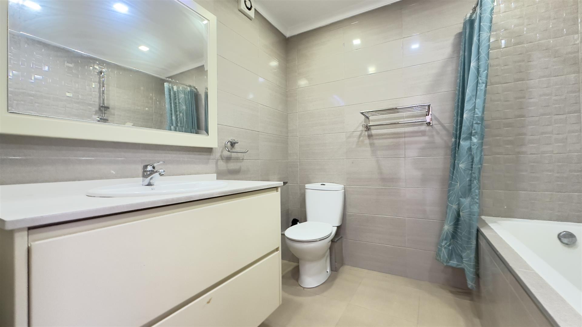 Image of Apartment - 3 Bedrooms - 2 Bathrooms for Sale in Gardiner's View-Gibraltar, Image 8